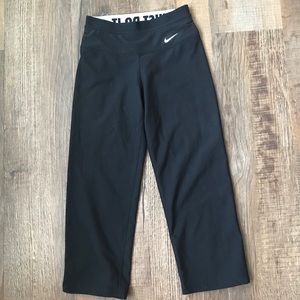 EUC Women’s Nike DRI-FIT Capris